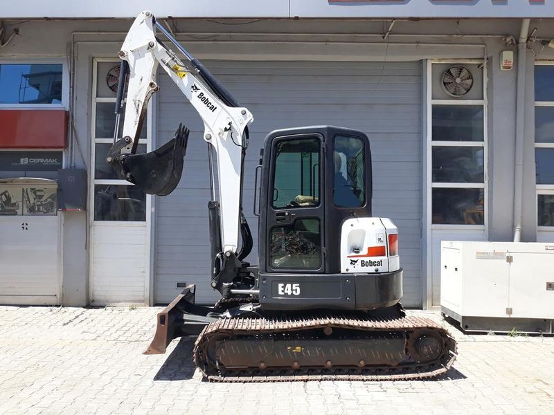 Аренда мини-экскаватора Bobcat E45